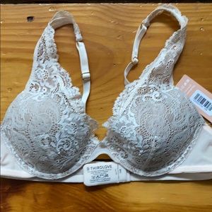 Padded lace bra with removable padding